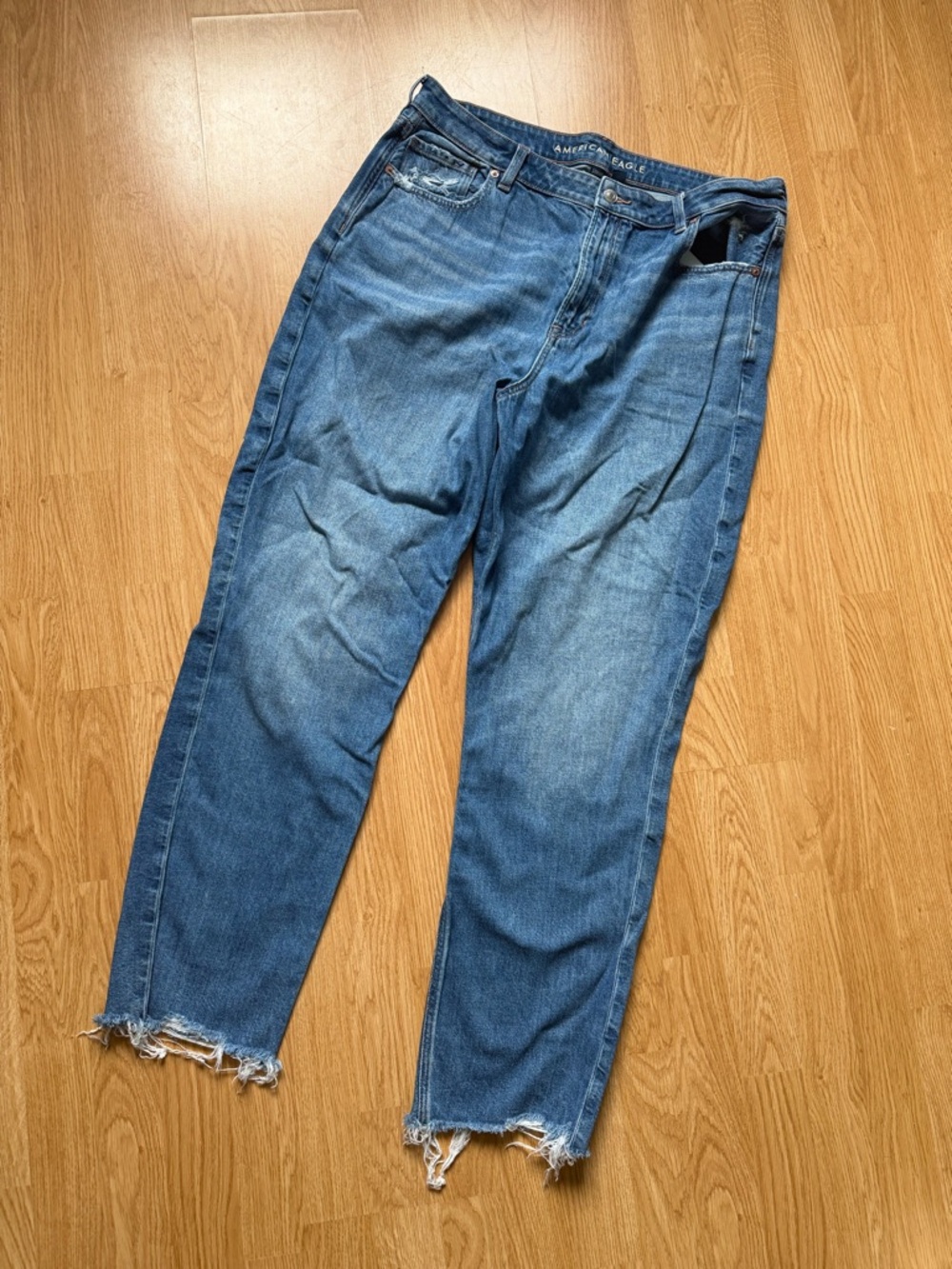 American Eagle High-Waisted Jeans Size 16 – Light Blue
